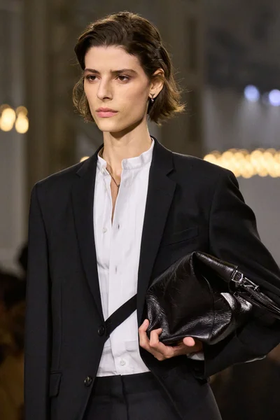 Look 19